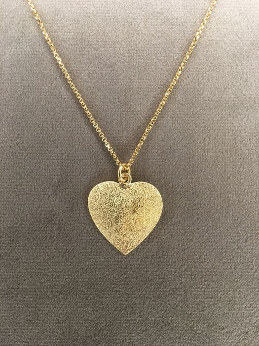 Fio colar com coração em prata dourada