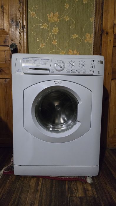 Пральна машина Ariston Hotpoint ARSL85