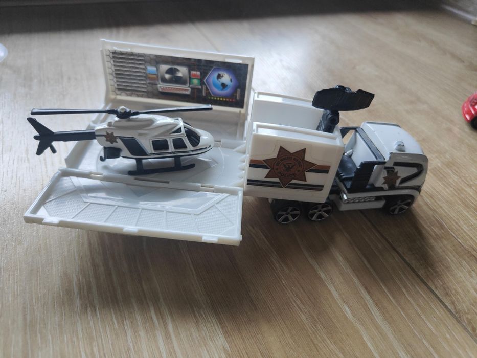 Zabawki 3 ciężarówki  hotwheels