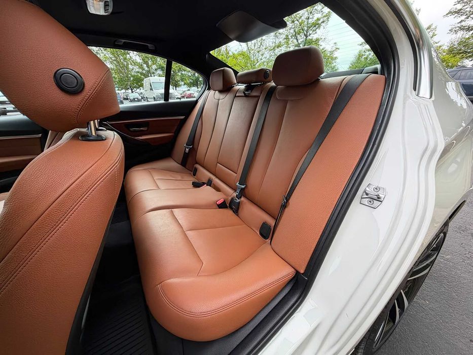 BMW 330i      2017