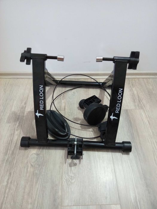 Trenazer Rowerowy Magnetyczny Z Manetką Red Loon  koła 26-28