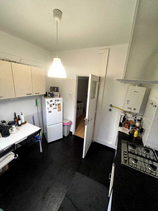 Para arrendar de quarto em rua Engenheiro Quartin Graça, 9