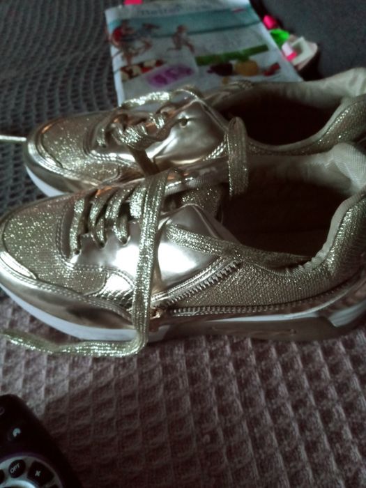 Buty sportowe damskie snikersy 39lote