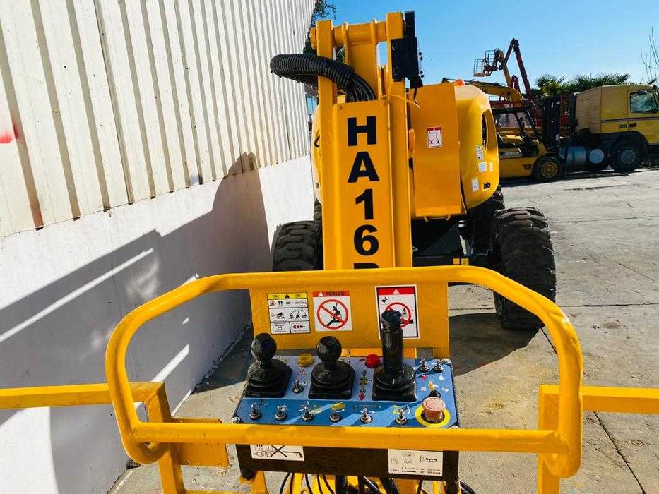 Plataforma Elevatoria Articulada a Diesel Haulotte HA16PXNT 16 Metros