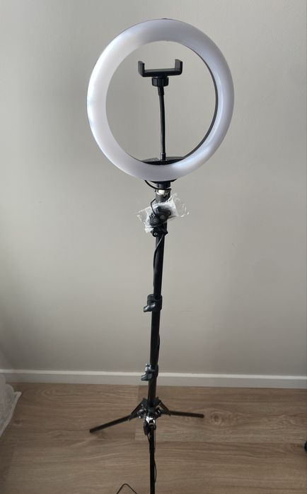 Lampa pierścieniowa podlogowa
