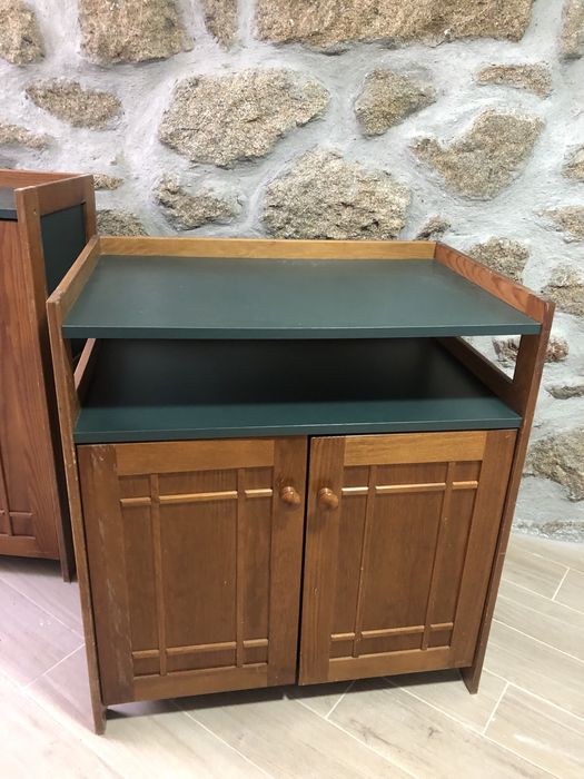 Dois moceis aparadores