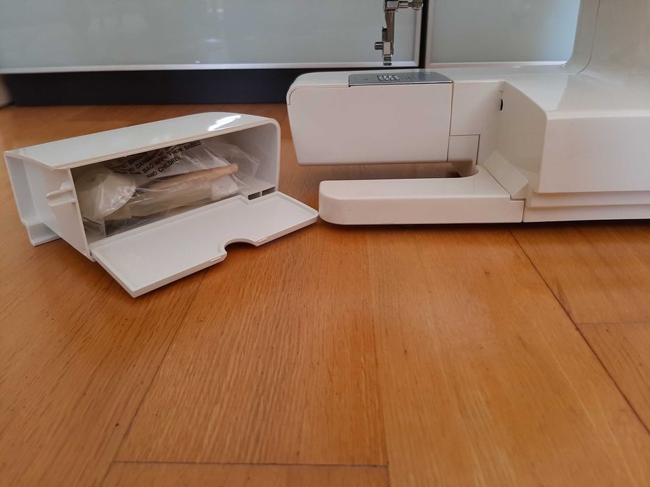 Maq. de Costura SINGER 8280 - 7 Pontos - 7 Programas