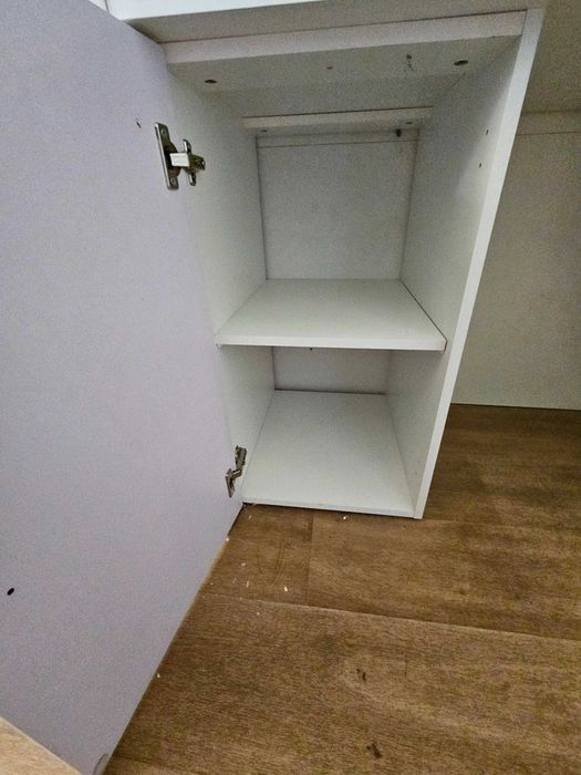 Meblościanka z biurkiem i dwoma łóżkami