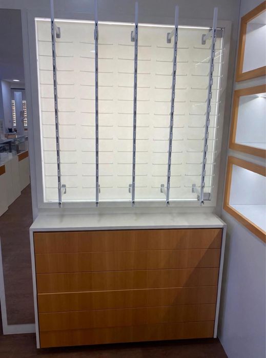 Vende-se Mobiliário Completo Óptica