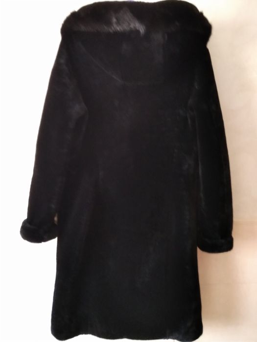 Шуба натуральна   мутон 46 р