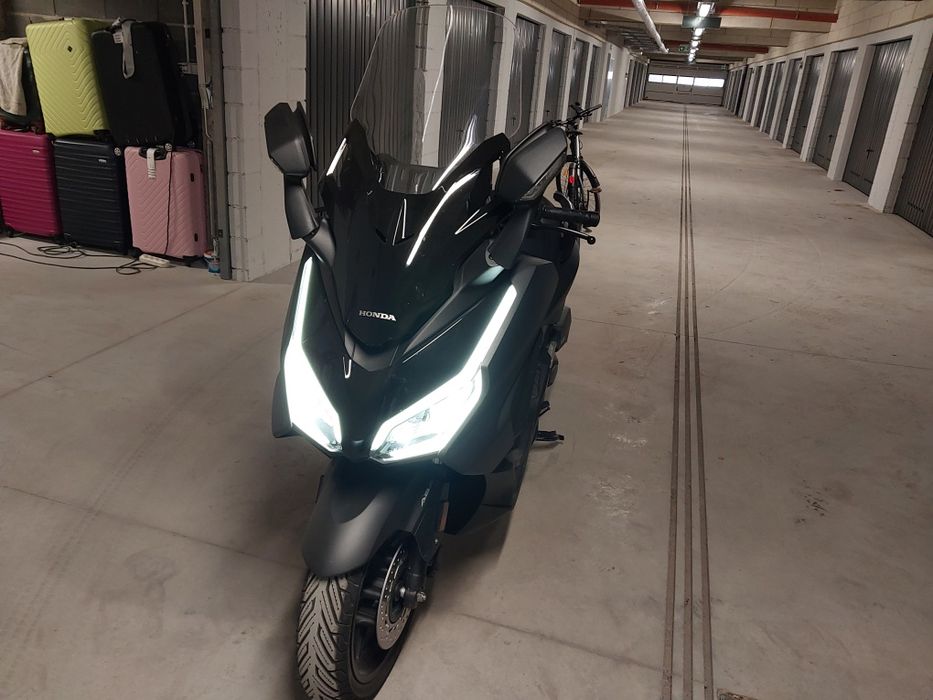 Skuter Honda Forza 125.