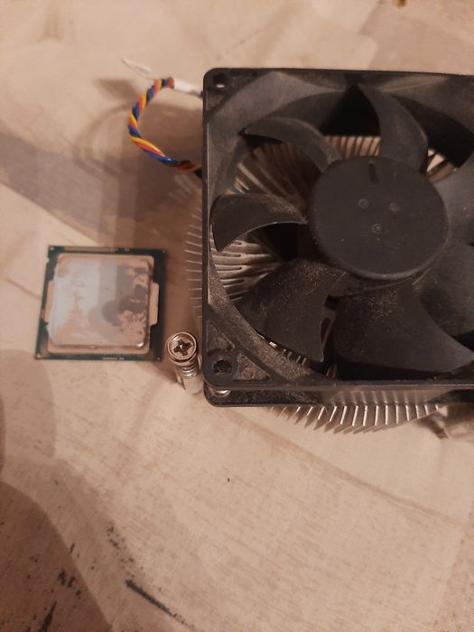 Intel core i3 4130 разом с кулером