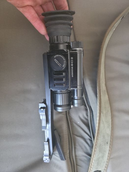 Pard NV008 z doświetlaczem