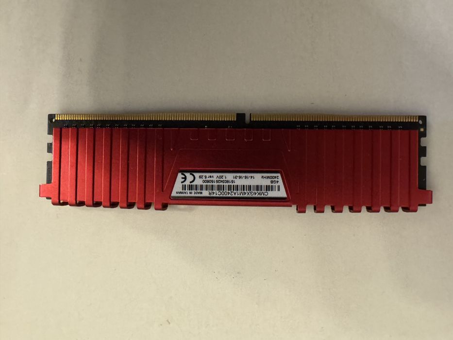 Memória RAM DDR4 4GB Corsair Vengeance LPX 2400MHz