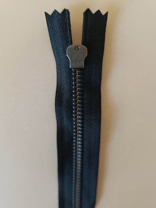 Застёжка молния YKK