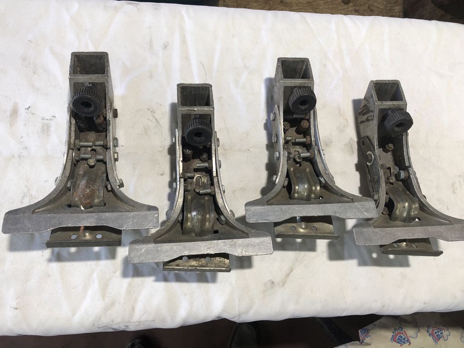 продам кронштейни багажнику