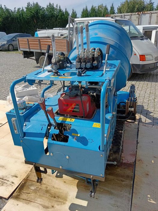 DRUMP Betoneira móvel de rastos com carregamento automático de 350 litros - NOVA