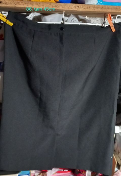 Peças de roupa em boas condições