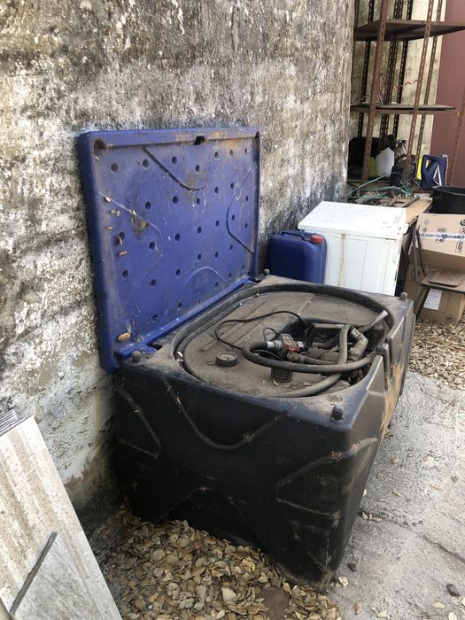 Depósito de gasóleo de 400 litros com bomba