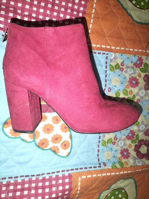 Botas de salto vermelhas