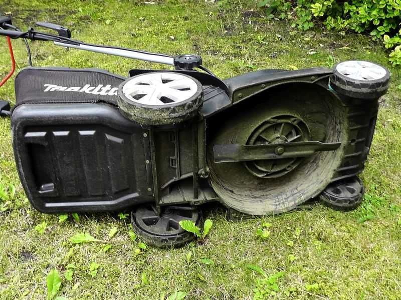 Kosiarka elektryczna Makita ELM3320 z koszem 1200 Watt