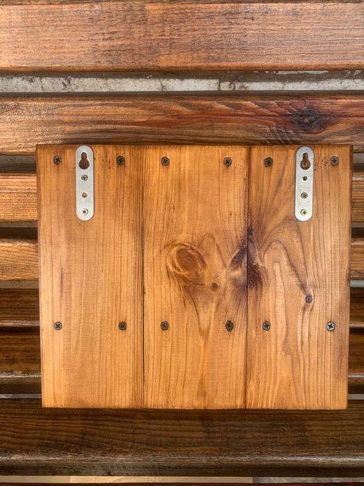 Полочка для ключей из массива сосны  (Loft Vault)