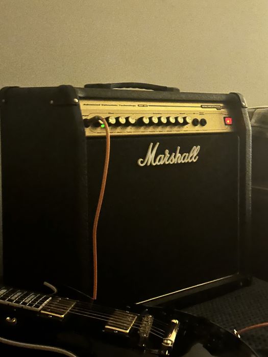 Комплект! Комбік + гітара