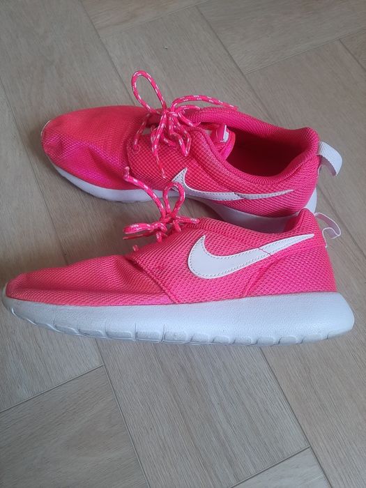 Buty Nike Roshe Run różowe r. 38
