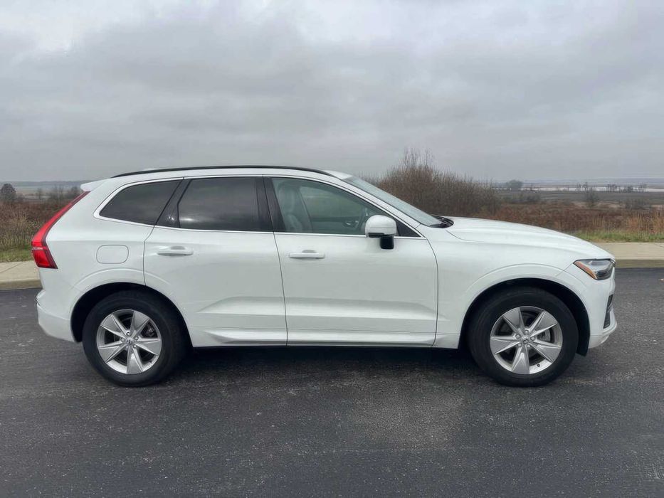 Volvo XC60 B5 Momentum      2022