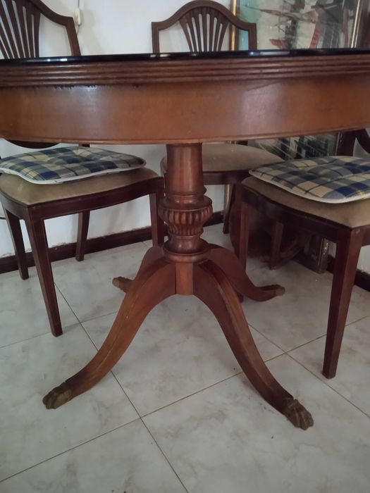 Mesa inglesa de pé de galo