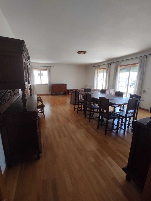 Espaçoso apartamento de 4 quartos - Coimbra