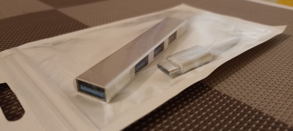 USB-C 3.0 Extension Hub with 4 USB Ports64751293332866122