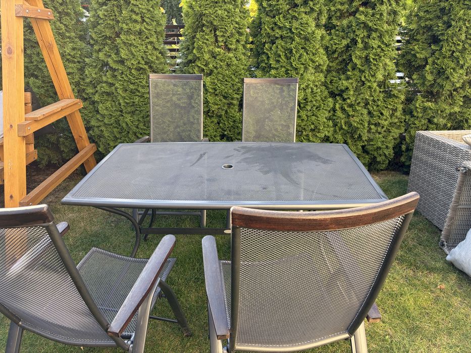 Stół i 4 krzesla rozkładane