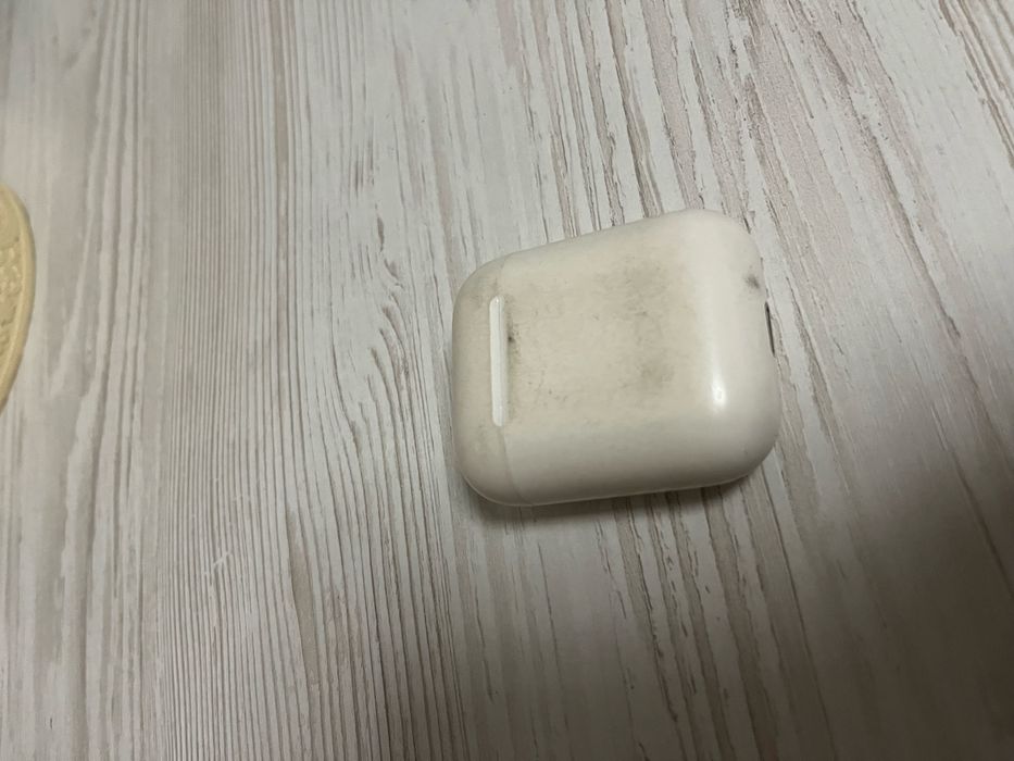 Кейс airpods 2 оригинал, б/у