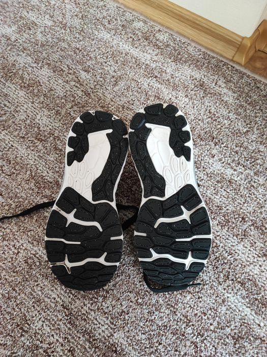 Кросівки 36 розміру