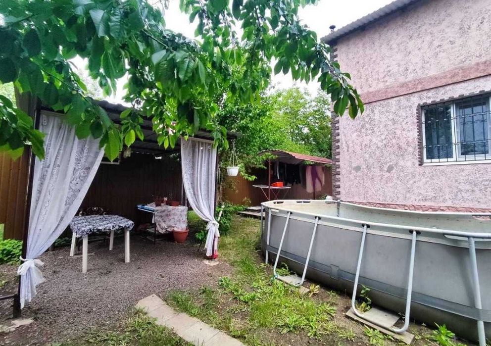 Дом новой постройки с ремонтом.