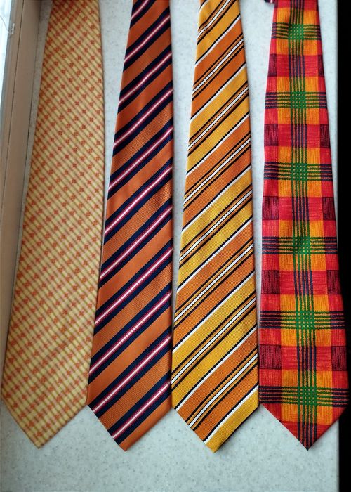 Шовкова яскрава краватка