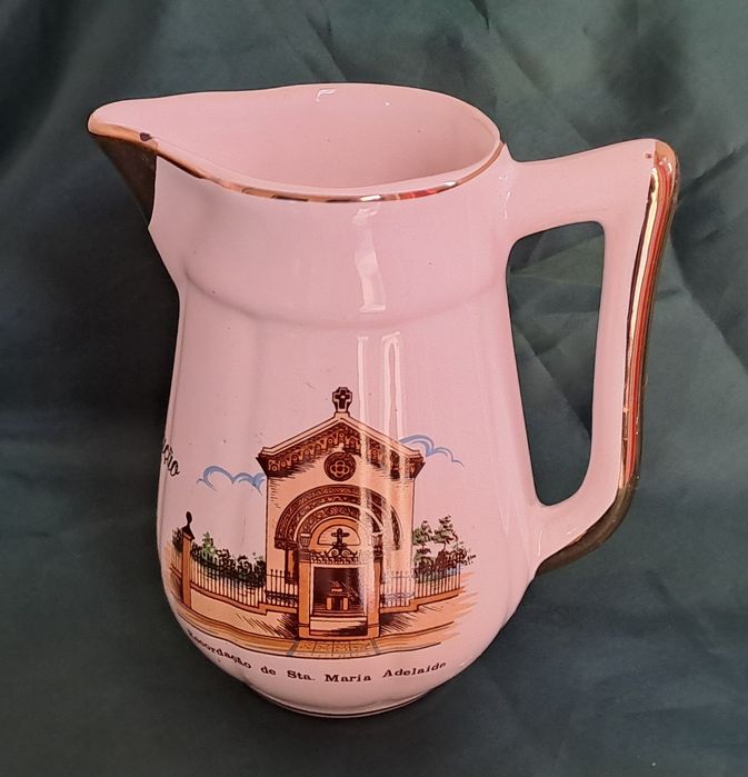 Jarro antigo porcelana 13cm
Com pequeno defeito como se ve na foto