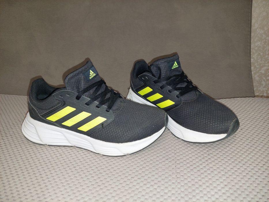 Кросівки adidas стєлька 24.5 см. Оригінальні