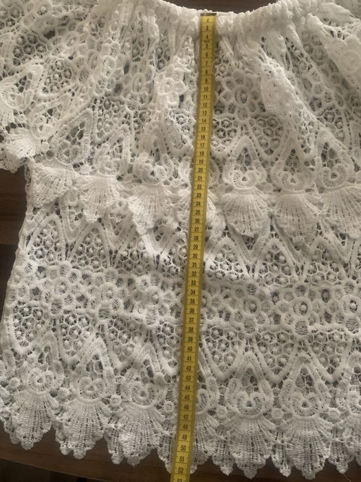 Белая кружевная футболка