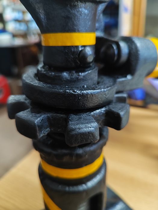 Домкрат механический винтовой УАЗ, 2 тонны, чугун, , СССР