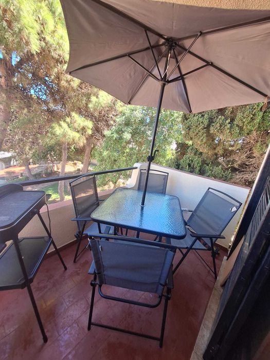 Conjunto mesa e cadeiras