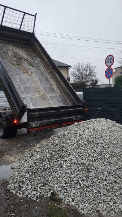Ziemia/piasek/kruszywo/wywóz urobku/koparka