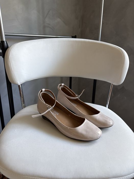 балетки лаковані