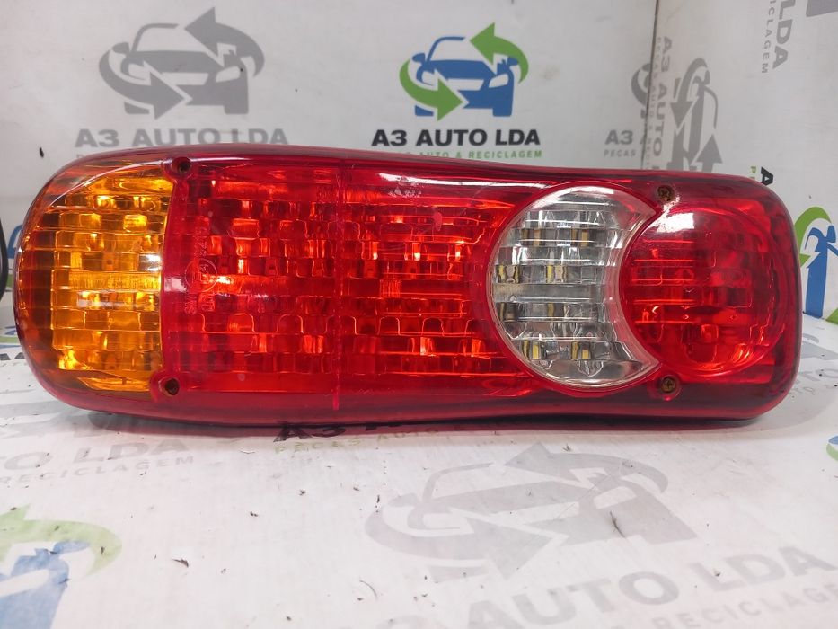 Farolim traseiro Mitsubishi Canter
