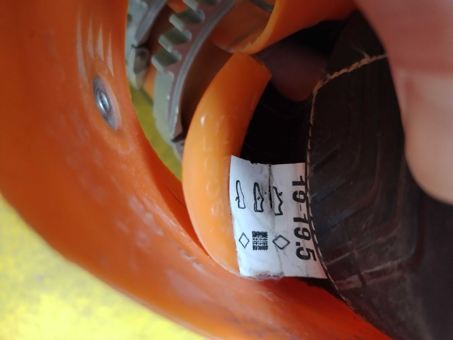 Buty dziecięce Rossignol rozmiar 19-19.5, dł.ok. 190mm,237 mm skorupa.