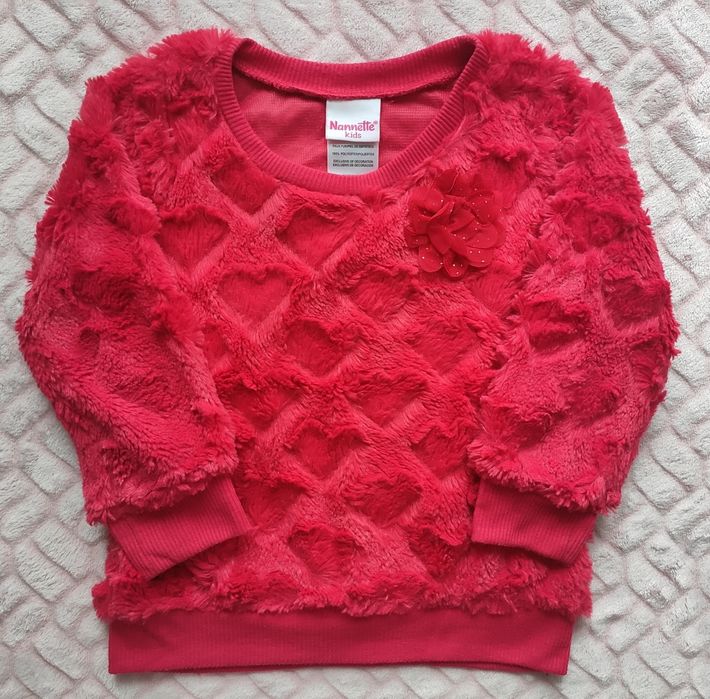 Sweter sweterek włochaty czerwony w serduszka 104