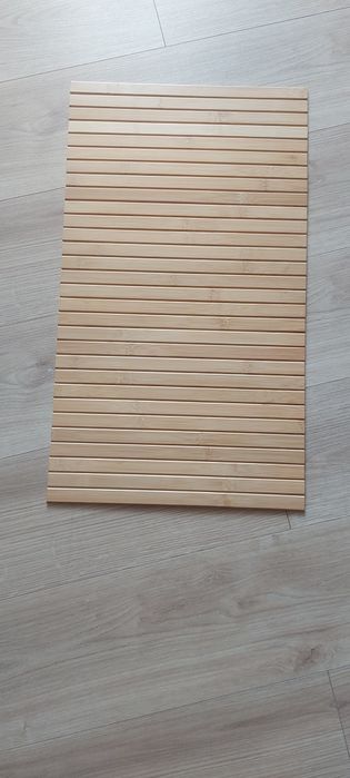 W idealnym stanie mata bambusowa Grubość 5 mm.