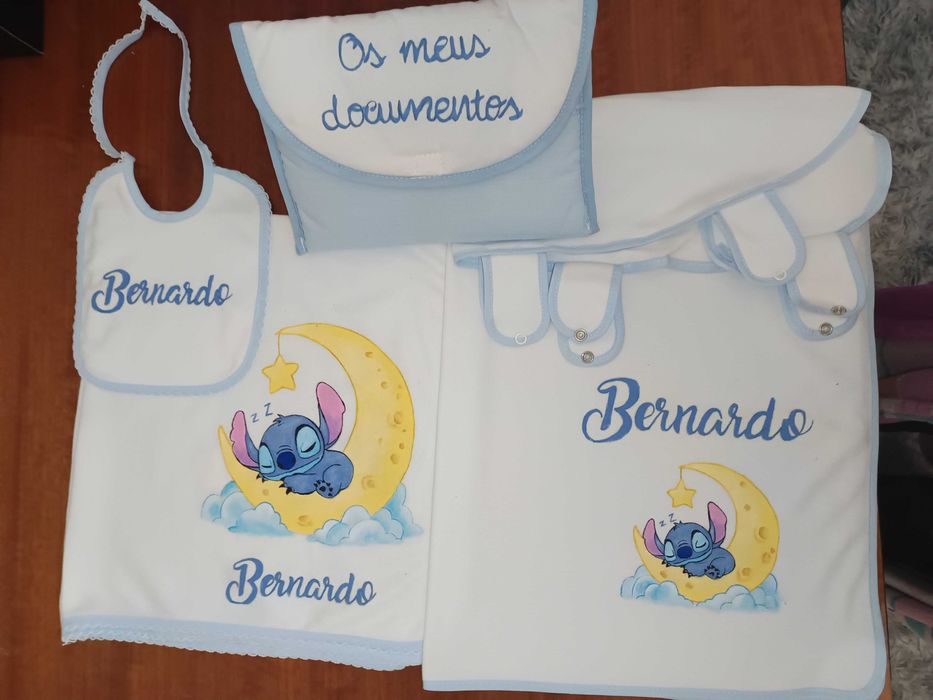 Roupas de bebé pintadas