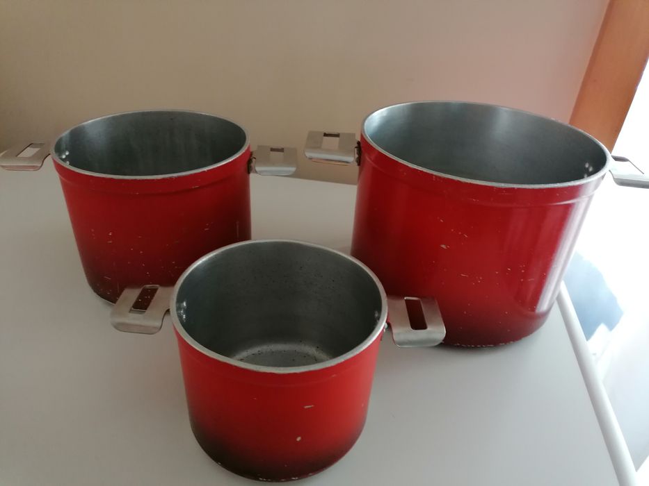 Conjunto de 3 panelas vermelhas em alumínio Tam 16,20, 23